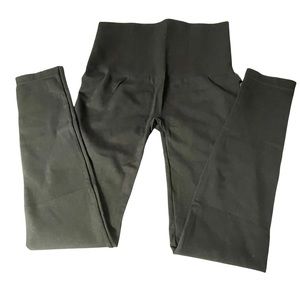 - Spanx leggings Takes off size Large NWOT